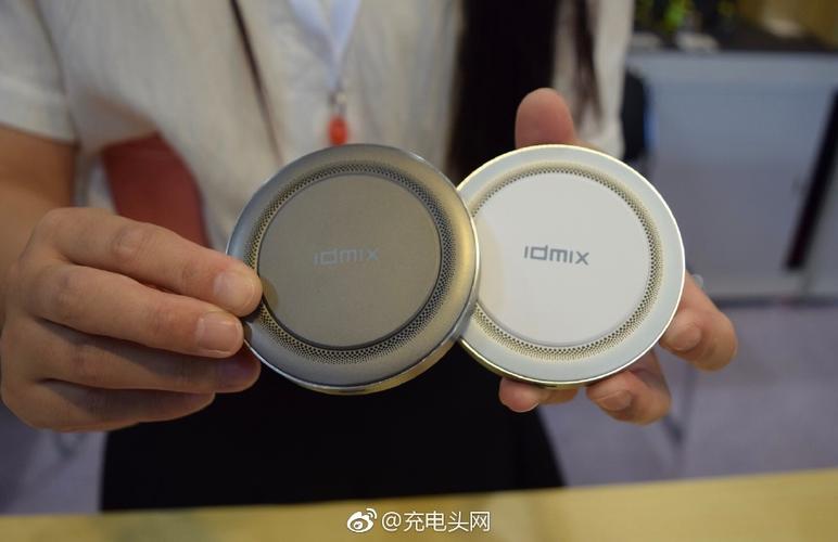 環(huán)球資源電子展 & 香港秋季電子產(chǎn)品展丨idmix攜無(wú)線充電寶等多款新品亮相，掀起移動(dòng)充電新浪潮